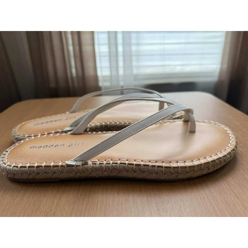 Madden Girl Toe Flip Flop Espadrilles Sandals California Style WHITE 9.5 M